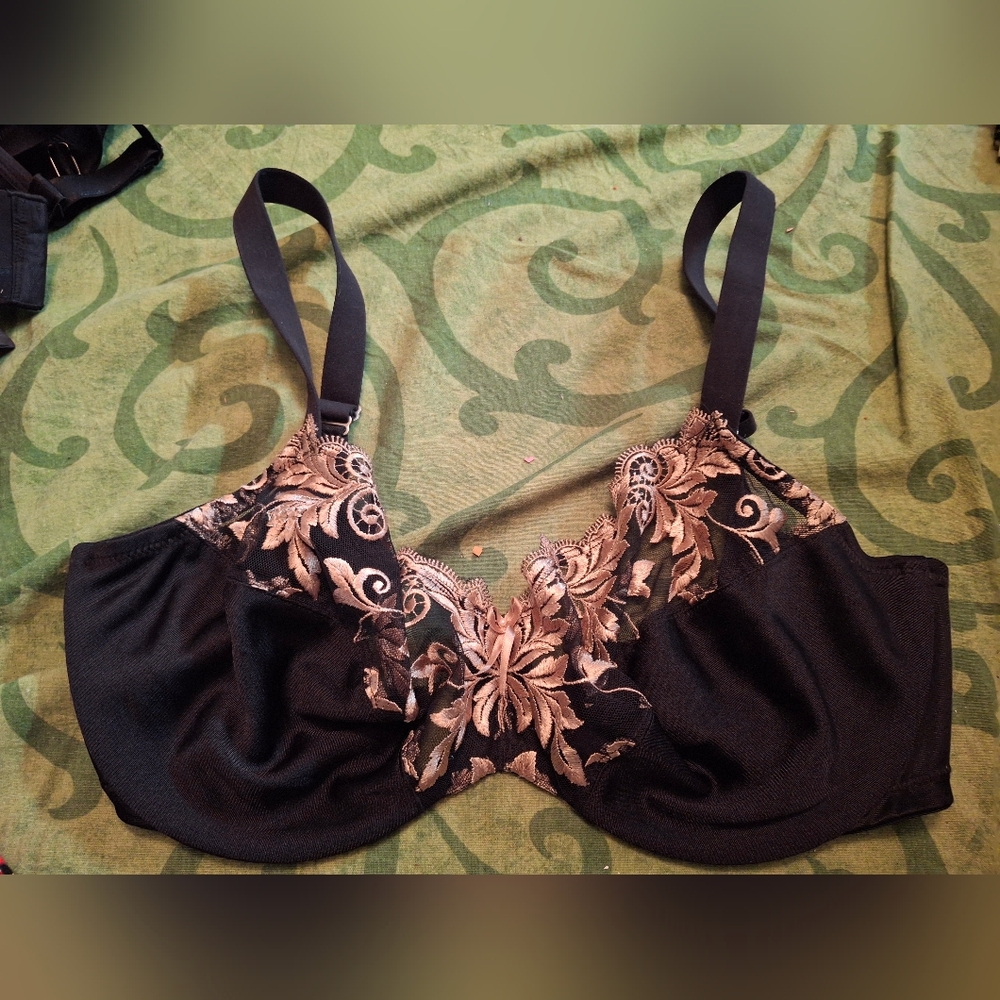 Soma Elegant Black Bra with Gold Floral Design